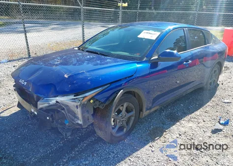 2025 Kia K4 Lxs из США, поврежденный, VIN 3KPFT4DE8SE012485